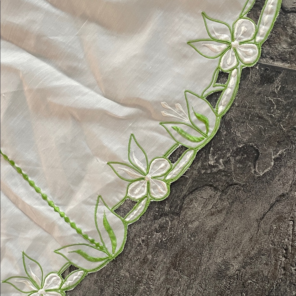 Embroidered Ivory & Green 68” Round Tablecloth Floral Clover Cottage Coastal